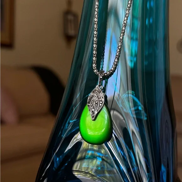 Green teardrop necklace - Picture 1 of 2